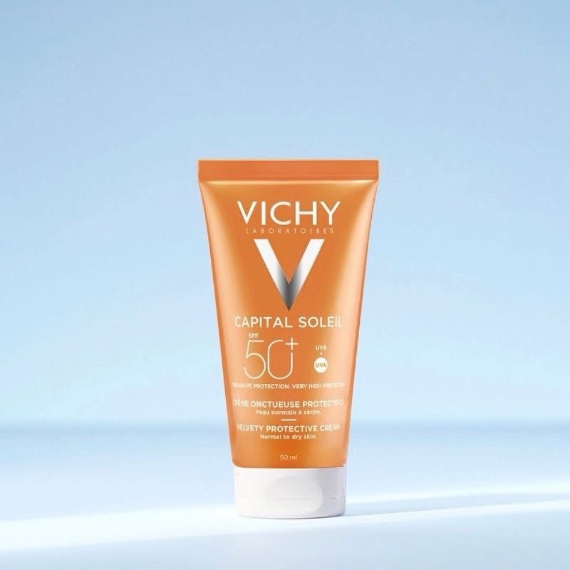 كريم فيشي كابيتال سوليل المخملي الواقي من الشمس للوجه – Vichy Capital Soleil UV-Age Daily / Velvet Cream SPF 50+ — صورة 3